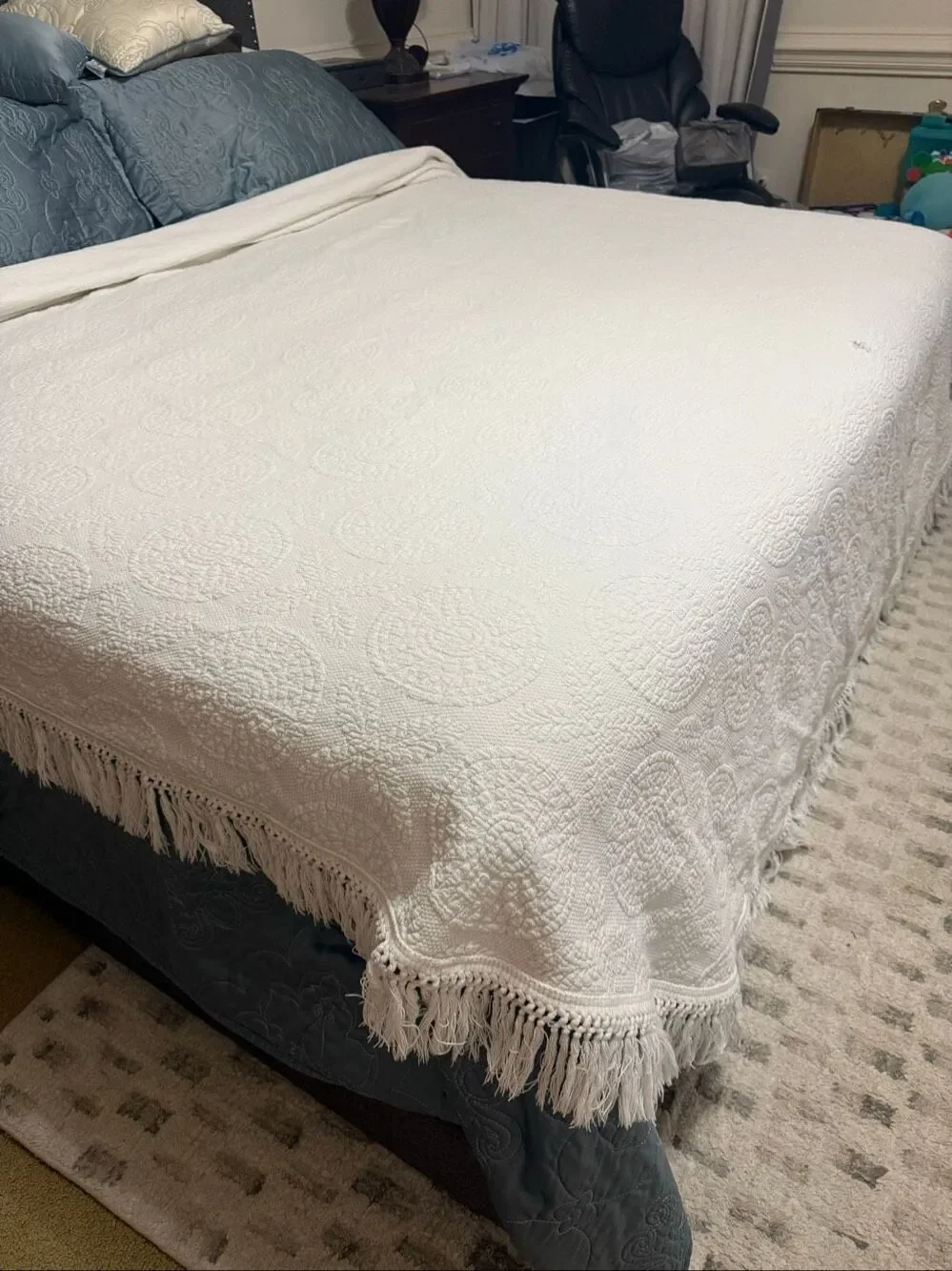 Vintage Bates Matelasse Bedspread Full/Double Ivory Medallion Made USA